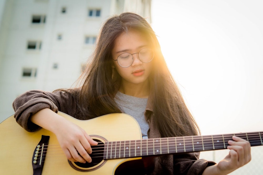woman-holding-guitar-2118049